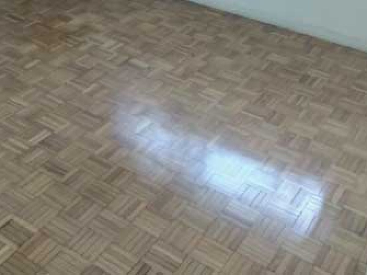 Pulido e hidrolaqueado en parquet de madera